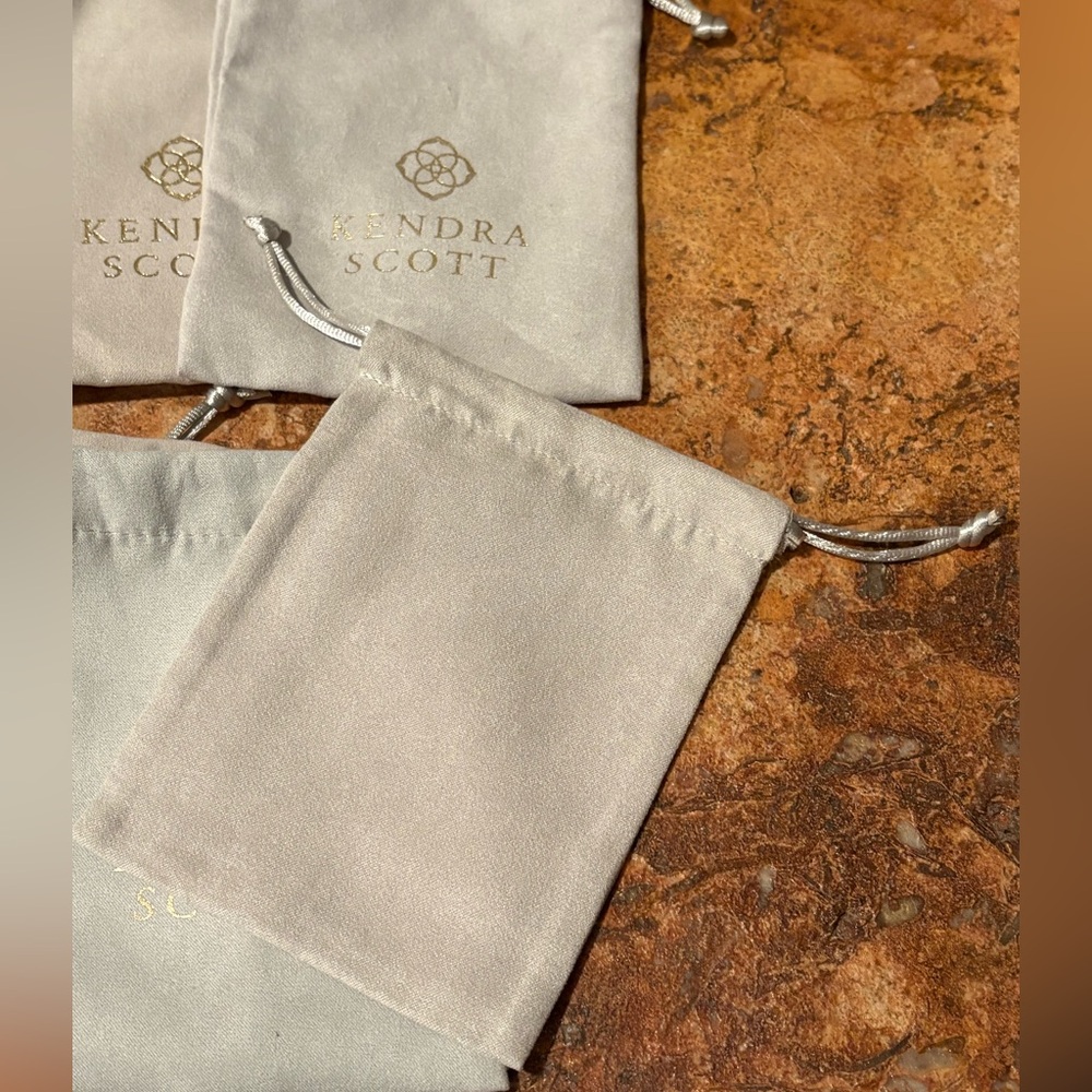 Lot of 15 Kendra Scott Jewelry Drawstring Gray Dust Bags Small Travel Pouches - Picture 5 of 7